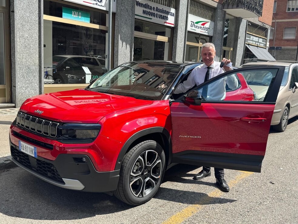 jeep avenger nuova rossa.jpeg