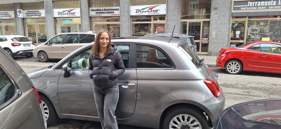 fiat 500 hybrid ragazza della palestra energym.jpeg