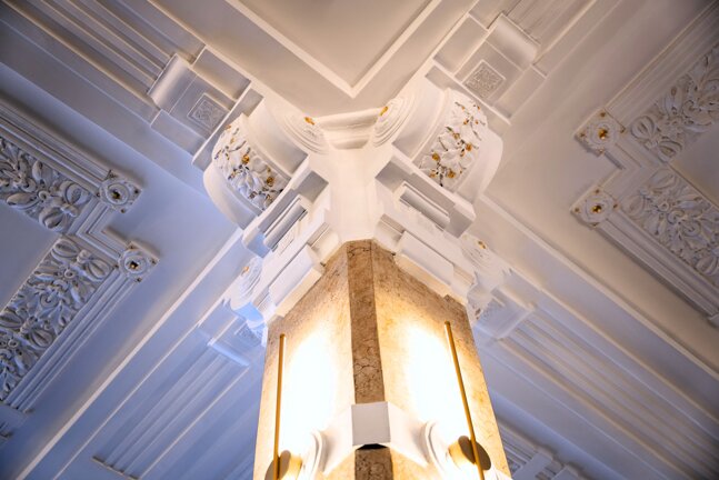 Dettaglio architettonico soffitto in pietra naturale lavorata a mano Como Graniti