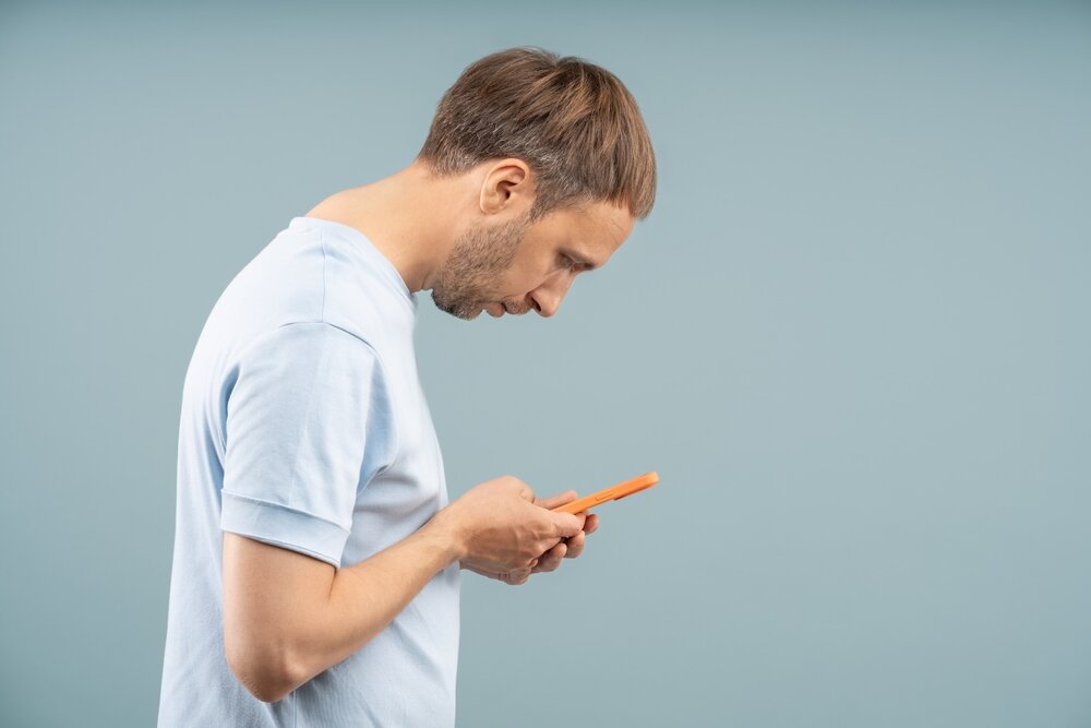 Sindrome da testa avanzata: cause, sintomi e come correggere la postura