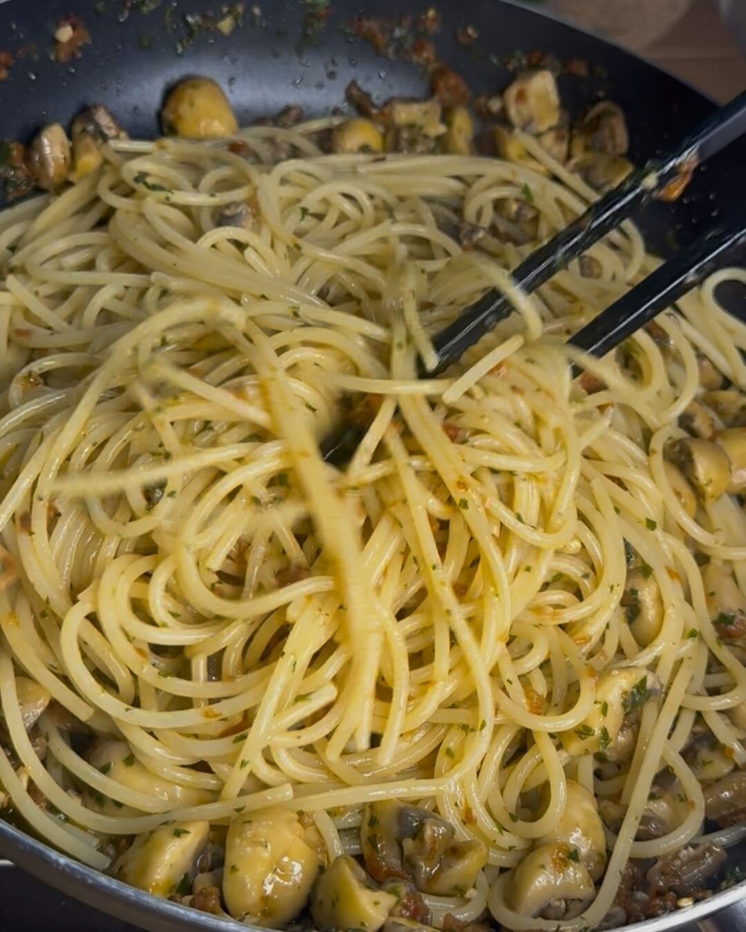 scolo-la-pasta-con-il-condimento-500-.jpeg scolo-la-pasta-con-il-condimento-500-.jpeg