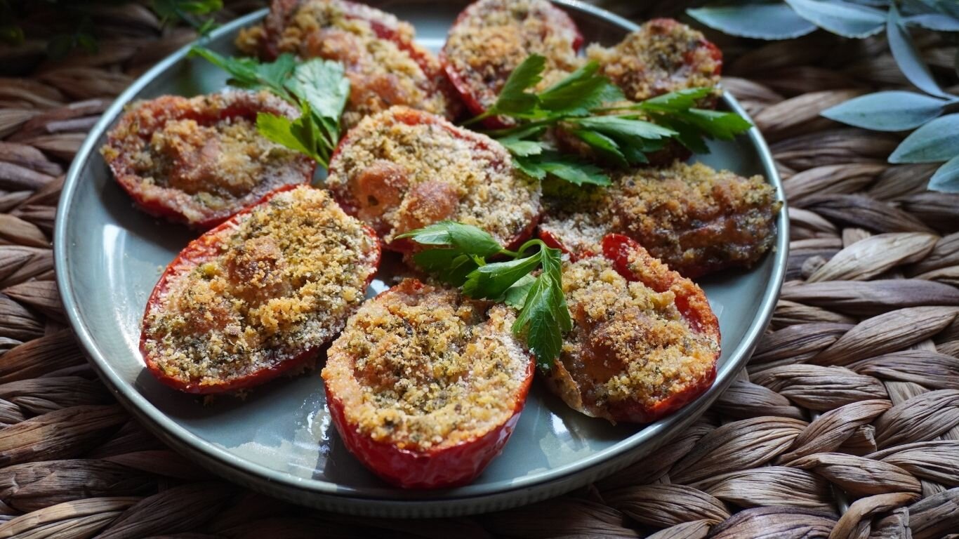 POMODORI GRATINATI CON FORMAGGIO VEGETALE Pomodori gratinati con formaggio vegetale