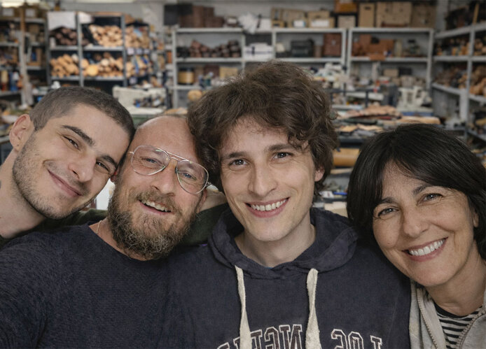 pelle italiana pieno fiore lavorazione artigianale pelletteria Best Made Company