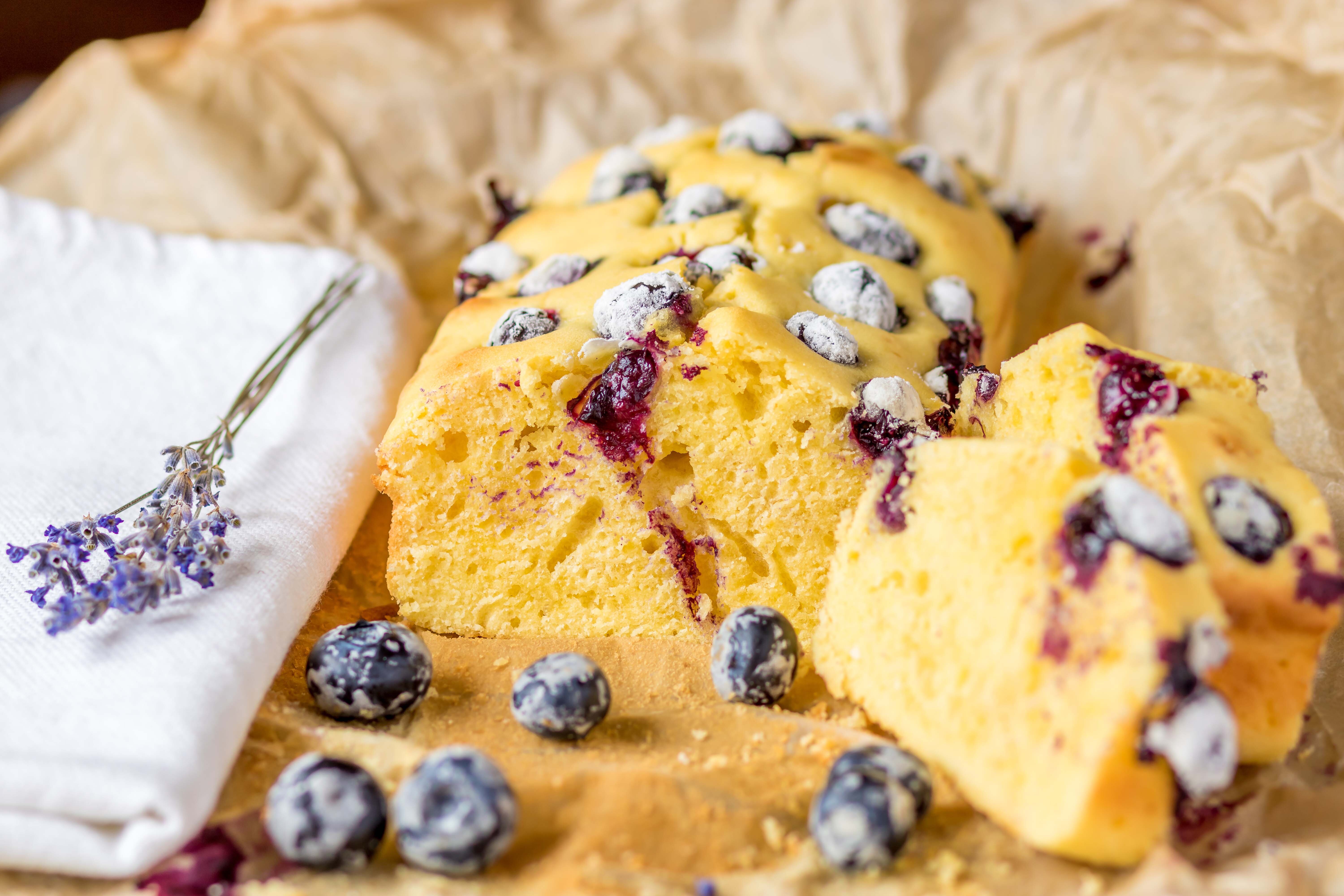 Plum cake allo yogurt con frutti rossi