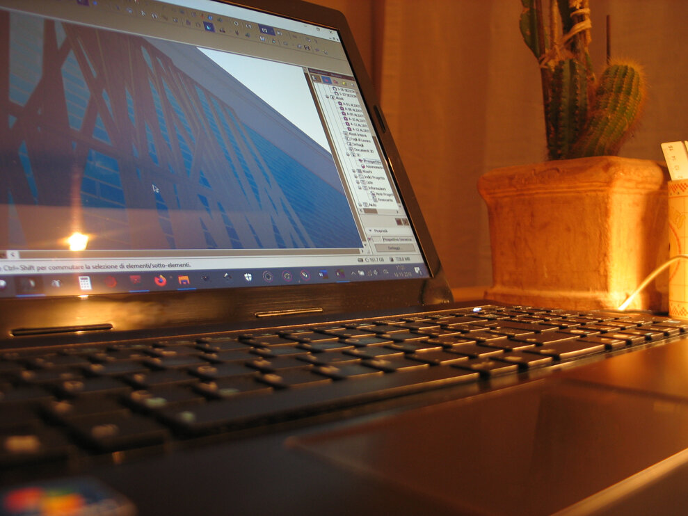 Una postazione di lavoro durante la progettazione di un ampliamento