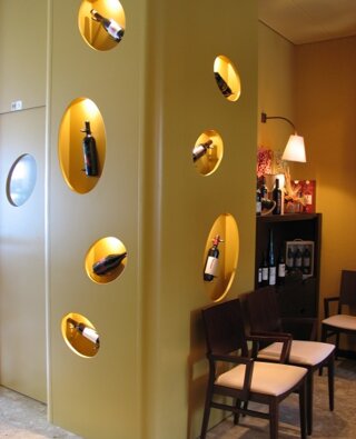 Espositore vini in svizzera