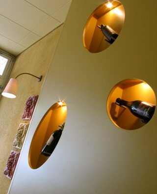 Espositore vini in Svizzera