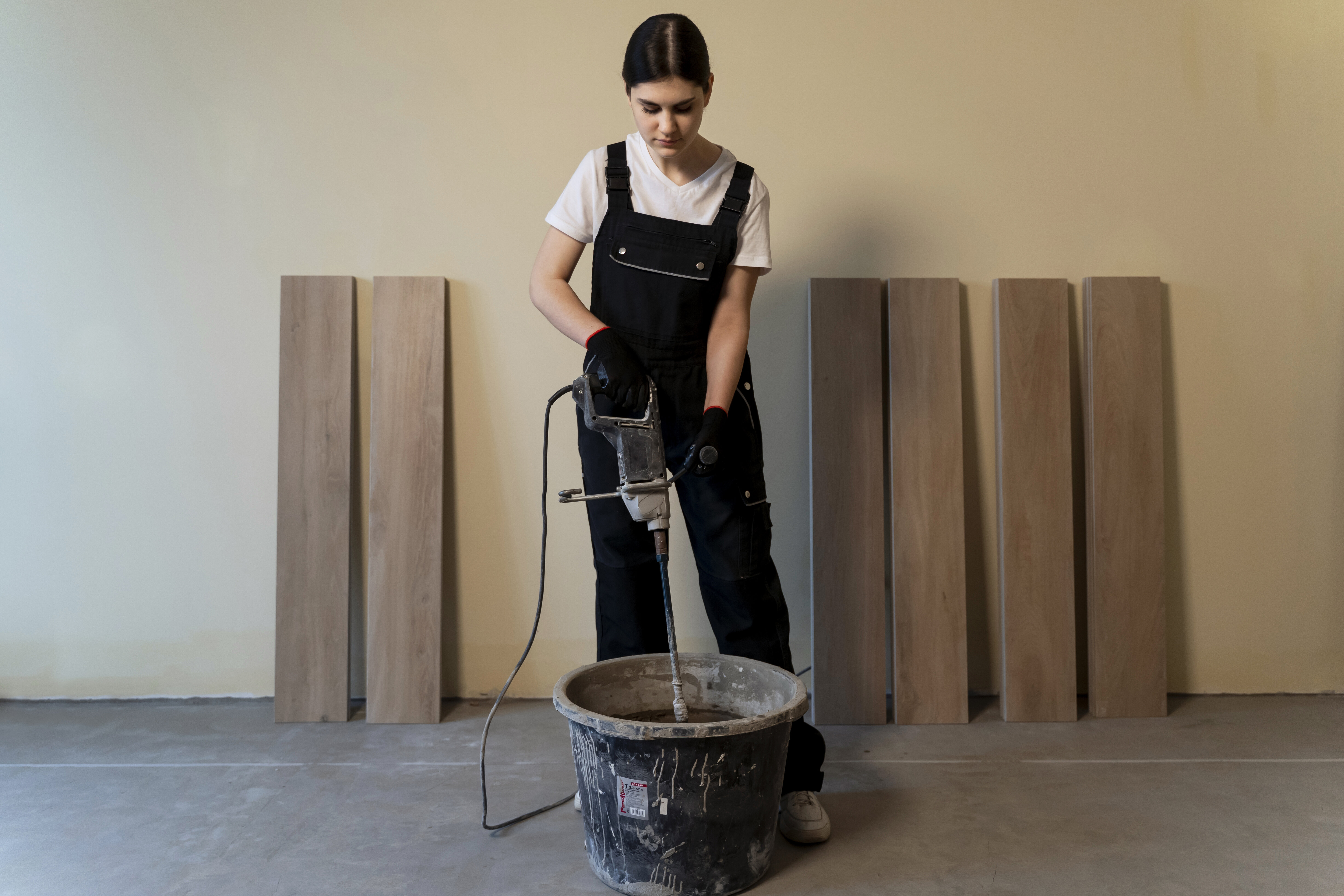 full-shot-young-woman-working.jpeg full-shot-young-woman-working.jpeg