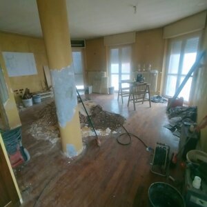 Inizio demolizioni cantiere di ristrutturazione