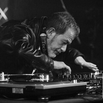 Dj Gianpiero Fatica on the mix Music party dj mobile in Italy. Clubs, holiday, events, show events, openings, weddings in Italy.