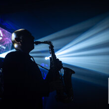 Sax Mobile Entertainment in Italy Funk Jazz Sax solo show with djset on turntable. Djset Roma DjSax