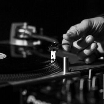 How much does it cost to rent a dj for a wedding Hire a Dj Gianpiero Fatica for wedding in Italy