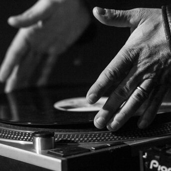 Wedding Dj contract Ask your needs at the Dj Gianpiero Fatica and this is your contract, your summary
