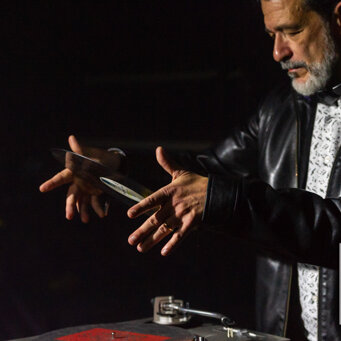 Wedding dj playlist with Dj Gianpiero Fatica Every evening is unique and unreproducible. The wedding playlist does not exist.