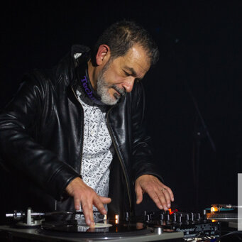 Wedding dj alternative The very dj alternative is the dj that know the music and the songs on vinyl. Dj Gianpiero Fatica
