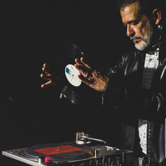 Wedding dj music. Dj Gianpiero Fatica the right song at the right time. The experience of emotions and fun
