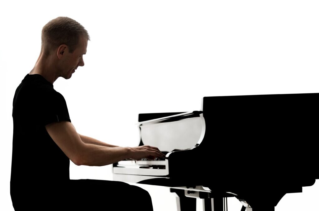 Armin van Buuren spegne i synth e accende il cuore: arriva Piano, il suo primo album acustico Armin van Buuren spegne i synth e accende il cuore: arriva Piano, il suo primo album acustico