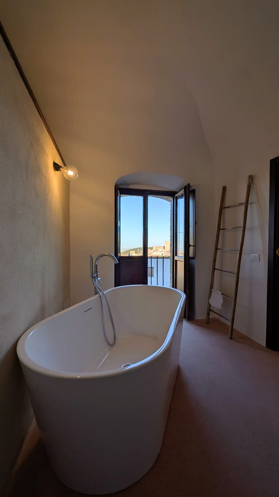 photo-2025-10-09-16-23-07.jpeg photo-2025-10-09-16-23-07.jpeg