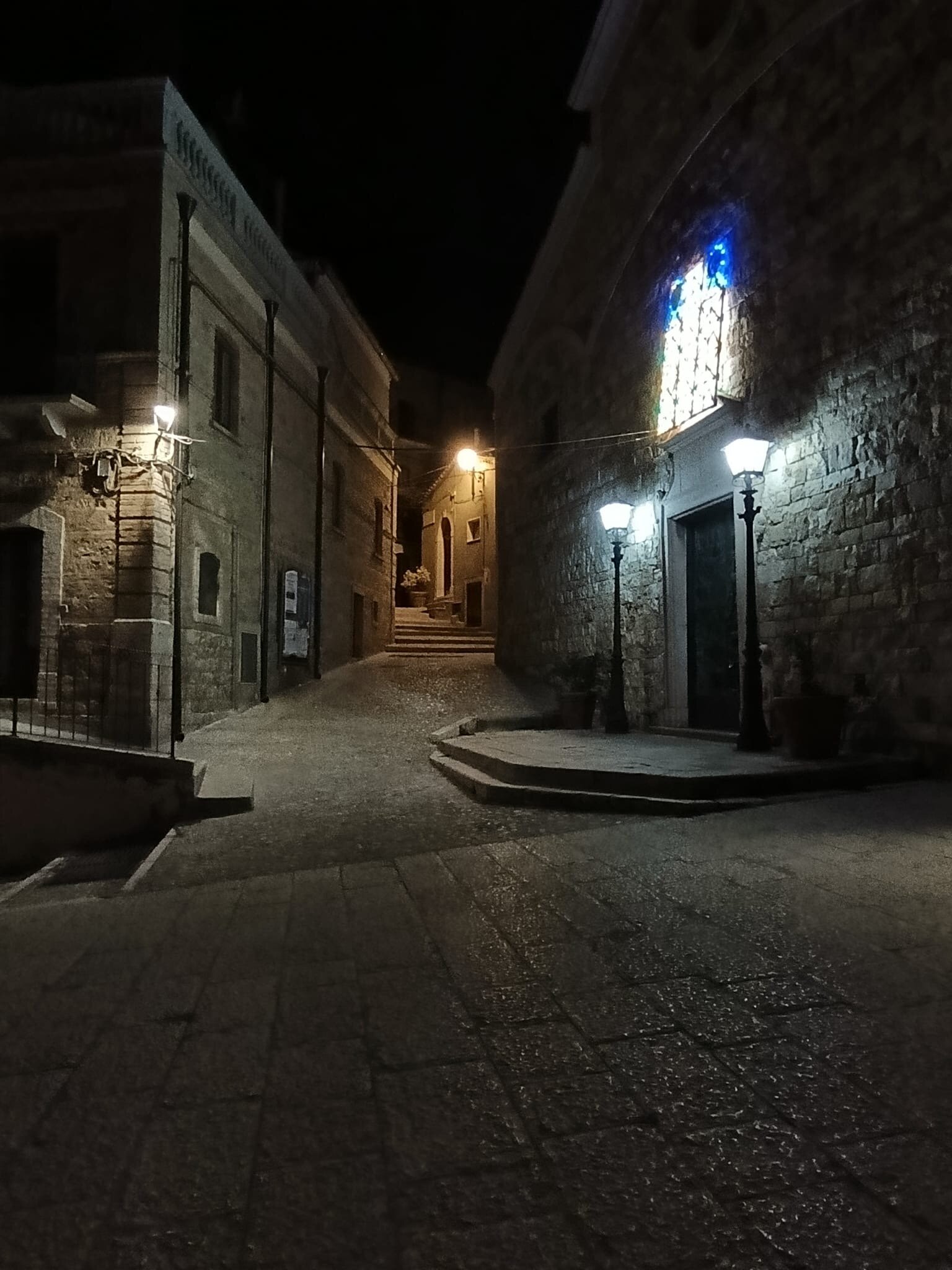 C’è un confine tra passato e presente colmo di meraviglia. C’è un confine tra passato e presente colmo di meraviglia.