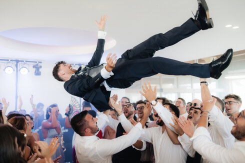 Divertimento sfrenato e animazione per matrimoni con lo sposo protagonista dell'evento Vida Loca Events.