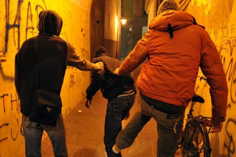 Adolescenti e violenza minorile Adolescenti e violenza minorile