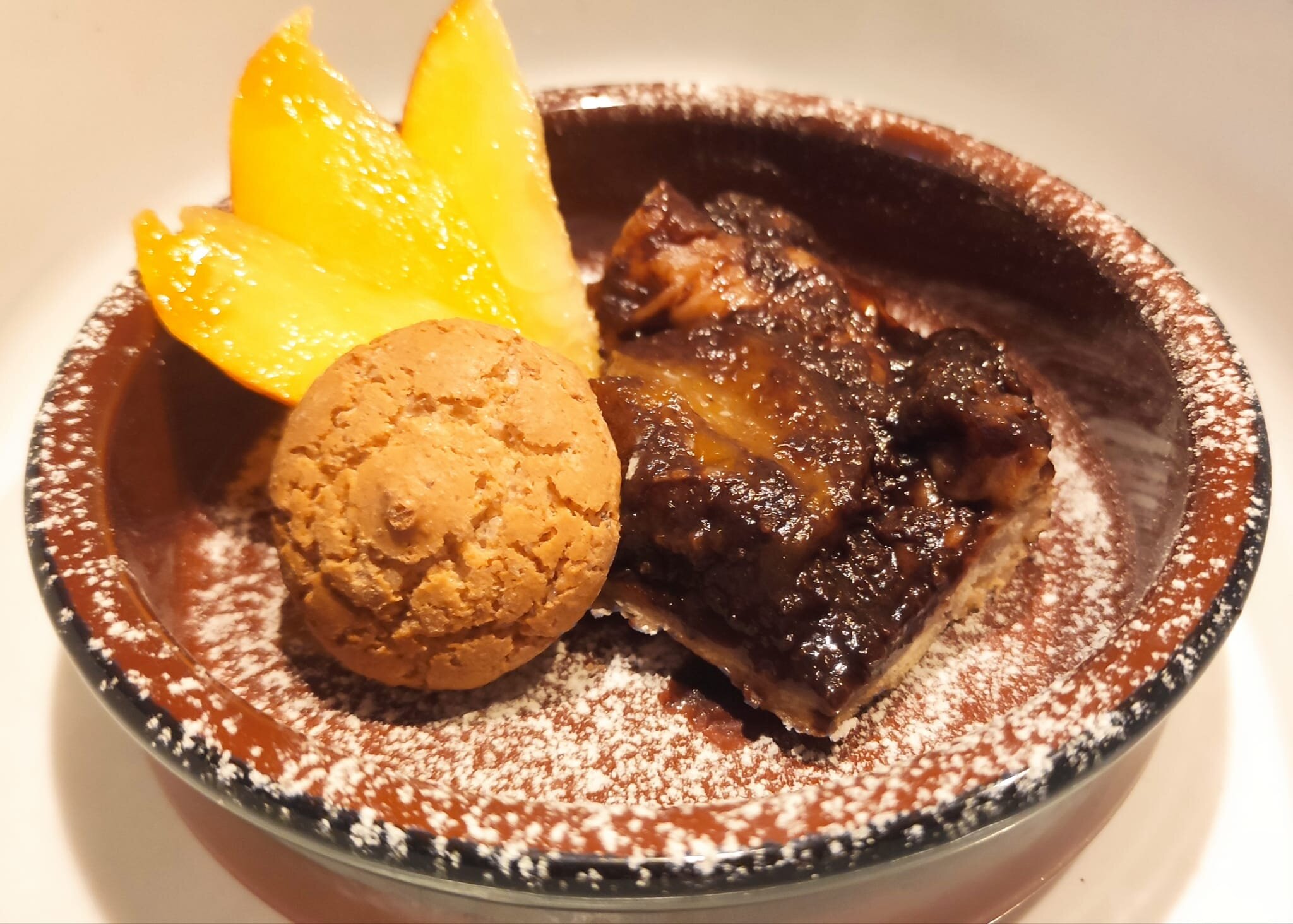 TATIN DI PESCHE, CACAO E AMARETTI
