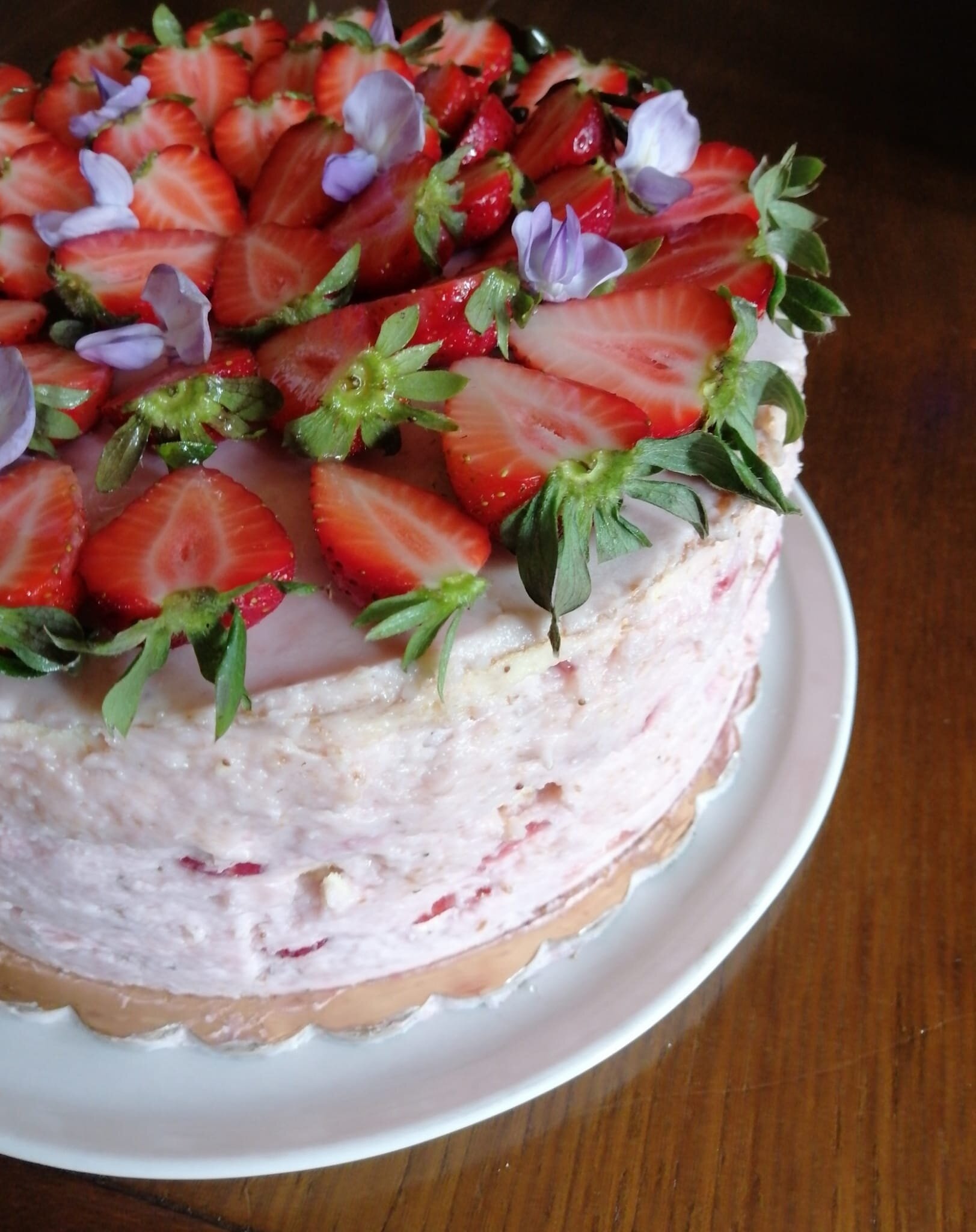 Pan di spagna con crema di fragole e prosecco