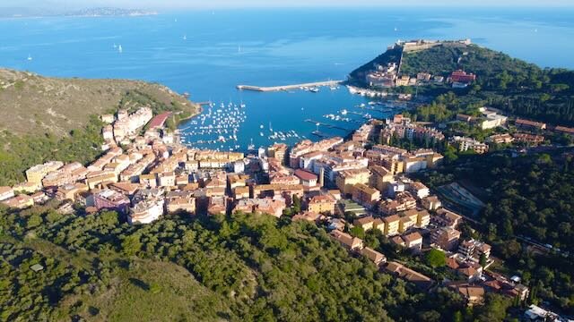Alloggio per ditte e professionisti della nautica vicino al porto turistico di Cala Galera a Porto Ercole.