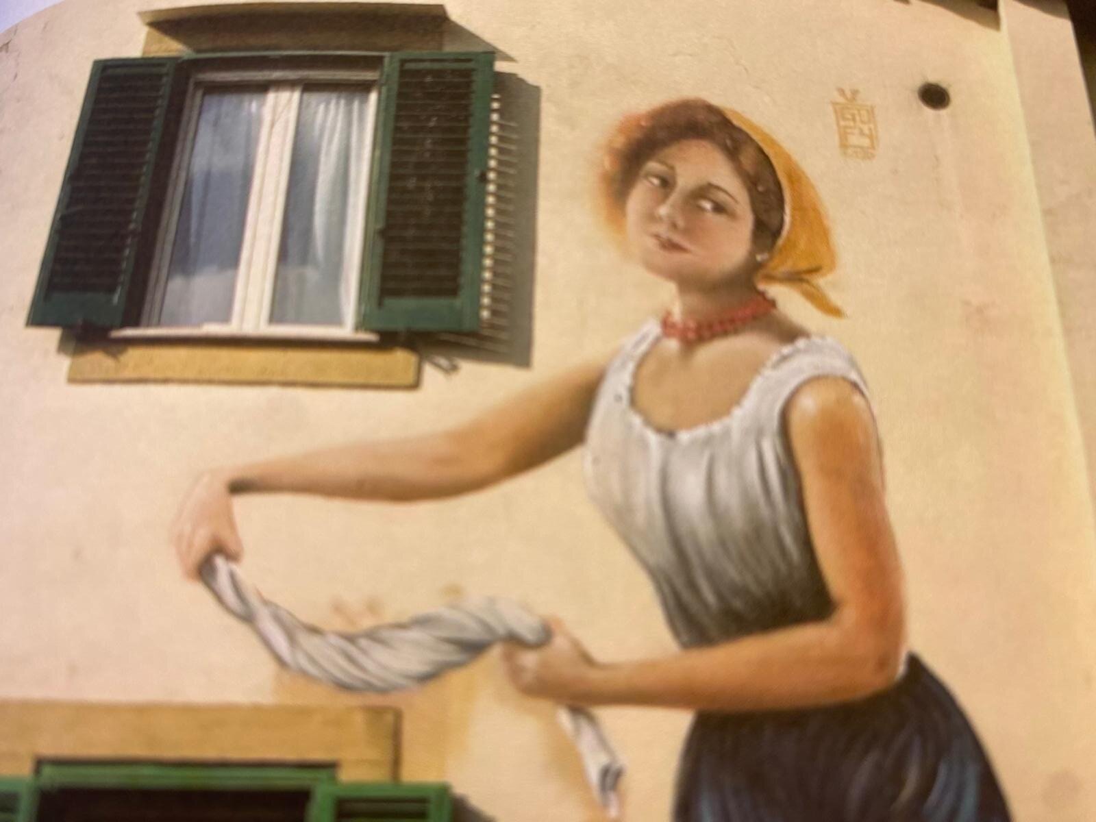 Discover Colonna: Murals, History & Hidden Beauty