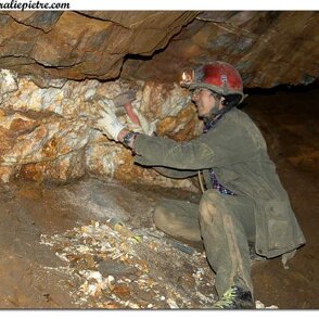 Miniere di oro Una vecchia immagine di una esplorazione alle miniere di Brusson
