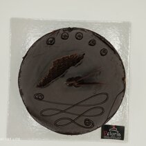 Fondente Croccante biscotto ai cereali, guarnito con una deliziosa mousse al cioccolato fondente con copertur