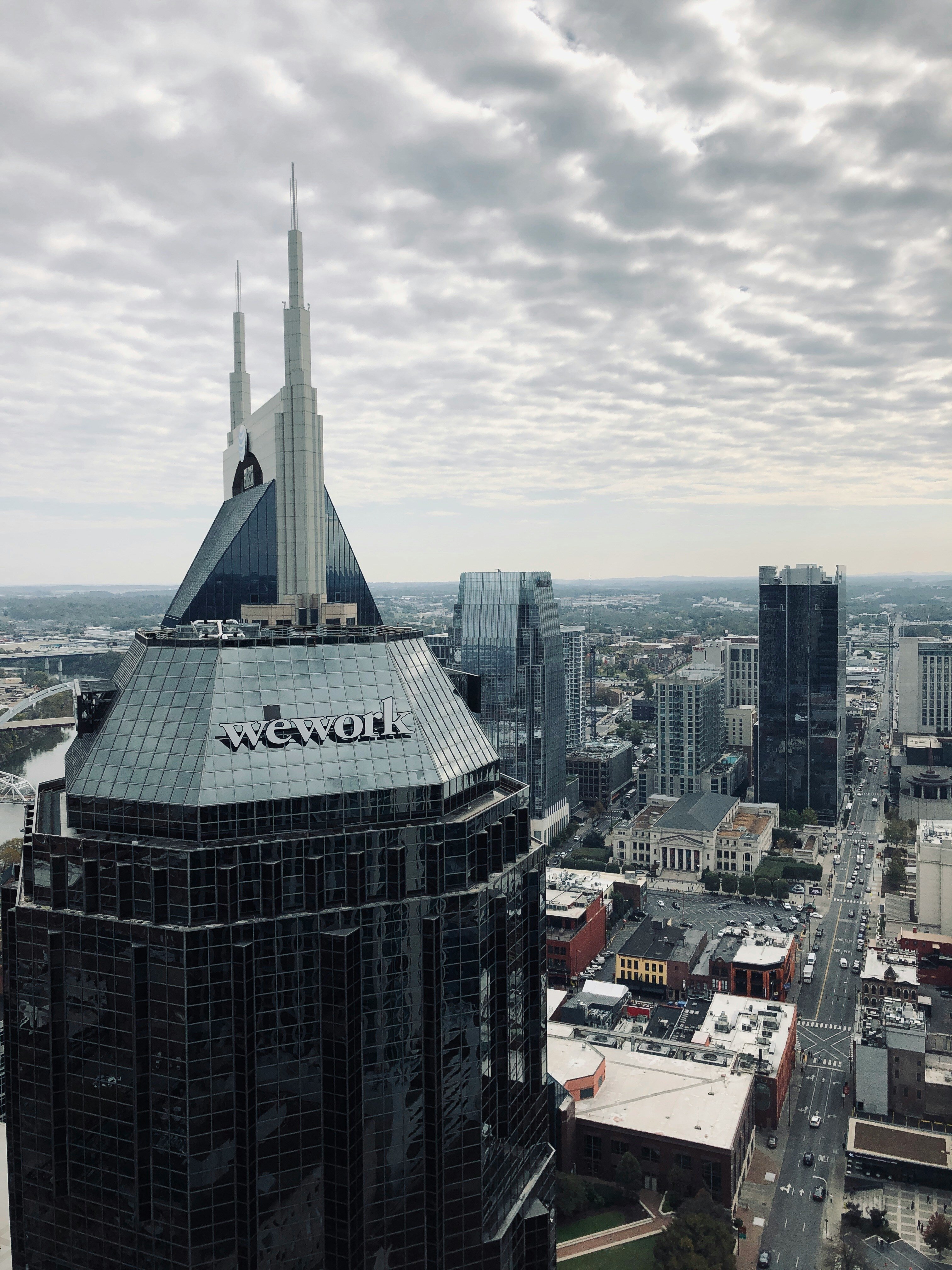 Quando il brand vola ma il business crolla. Il caso WeWork. Quando il brand vola ma il business crolla. Il caso WeWork.