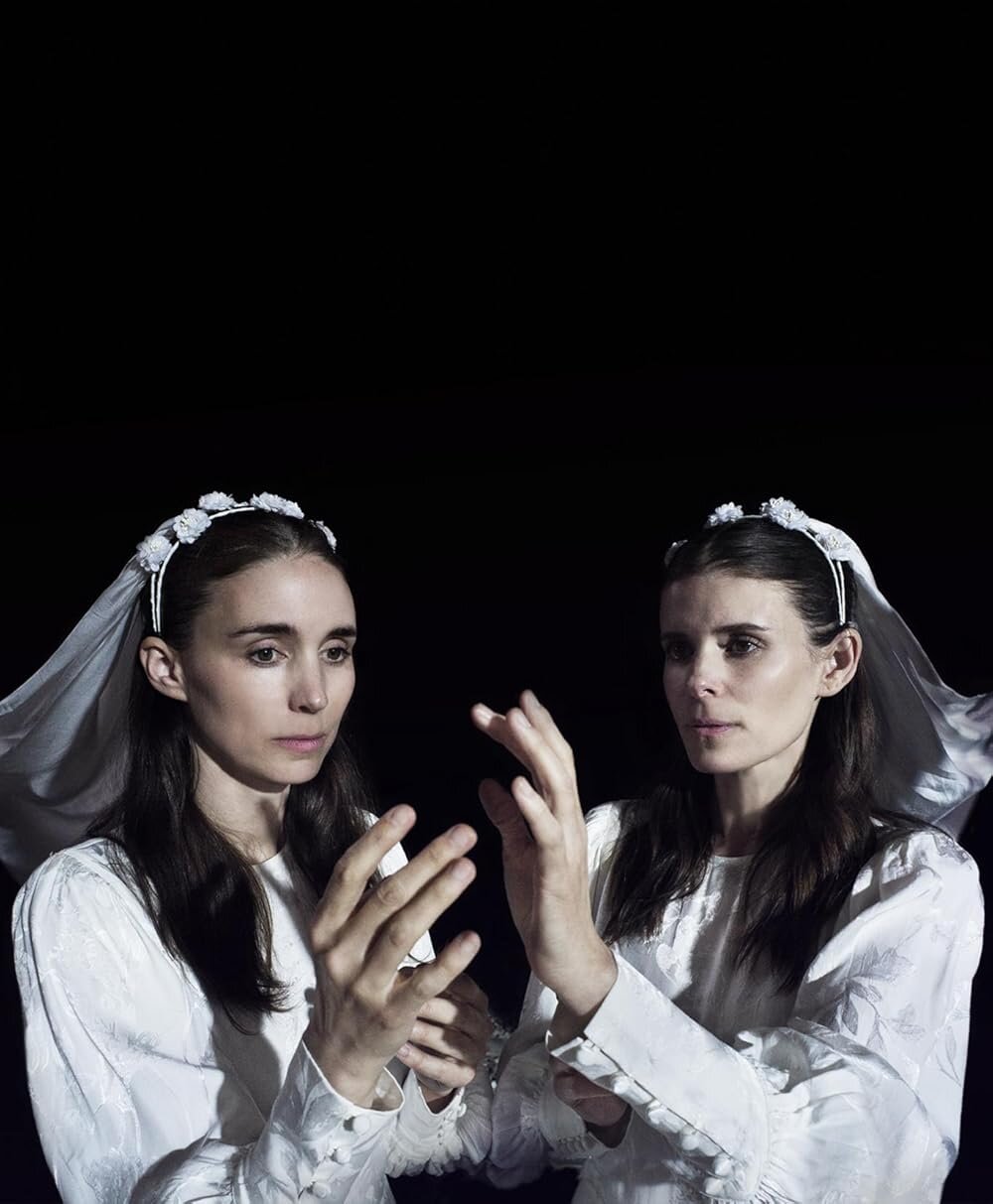 La strana vicenda delle sorelle Chaplin: l'ossessione reale che muove Bucking Fastard La strana vicenda delle sorelle Chaplin: l'ossessione reale che muove Bucking Fastard