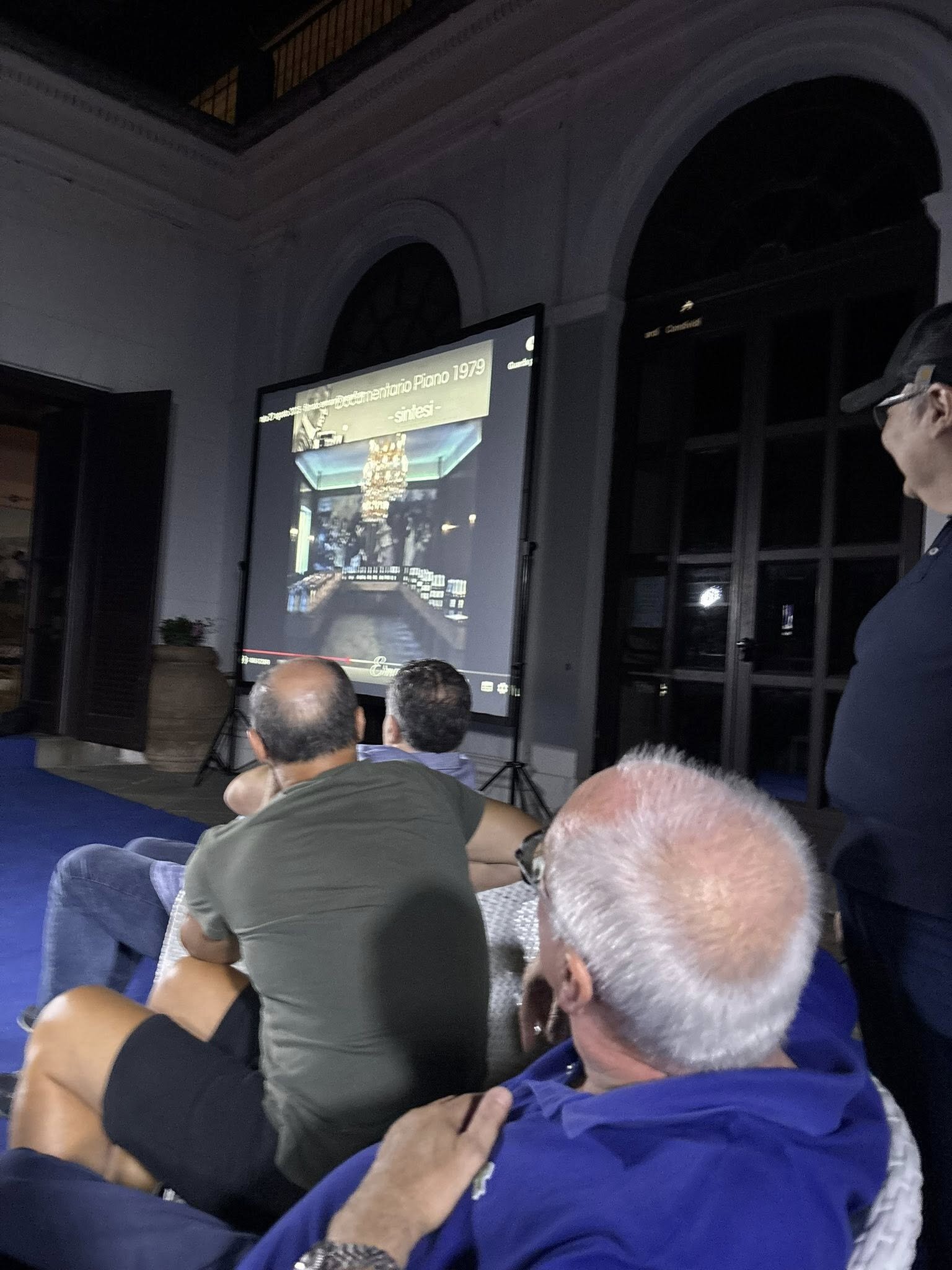 Fotogrammi della Memoria: una serata a Piano di Sorrento tra ricordi, immagini e futuro digitale
