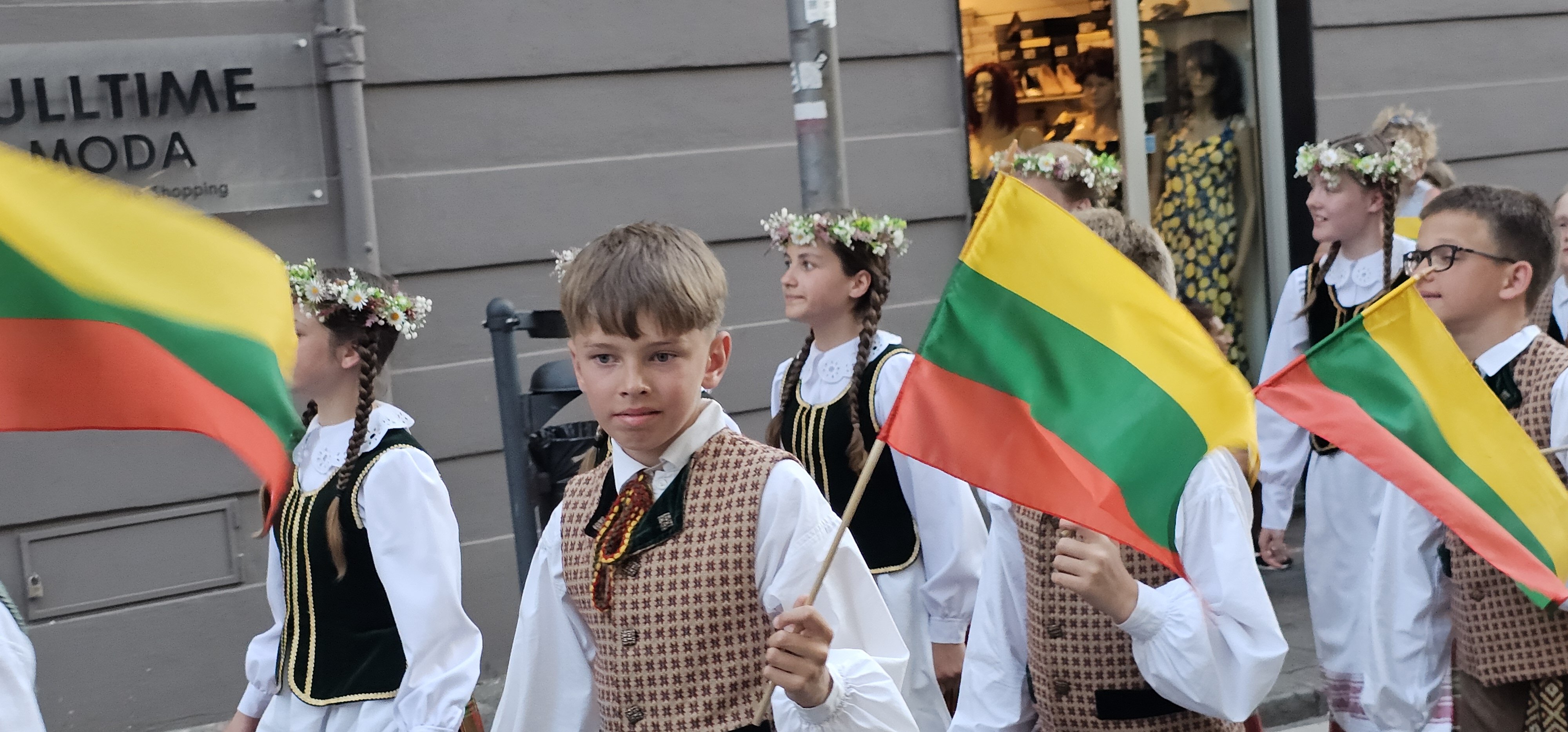 Colori, musiche e tradizioni dal mondo: grande successo per la IV edizione degli Incontri Internazionali del Folklore a Piano di Sorrento