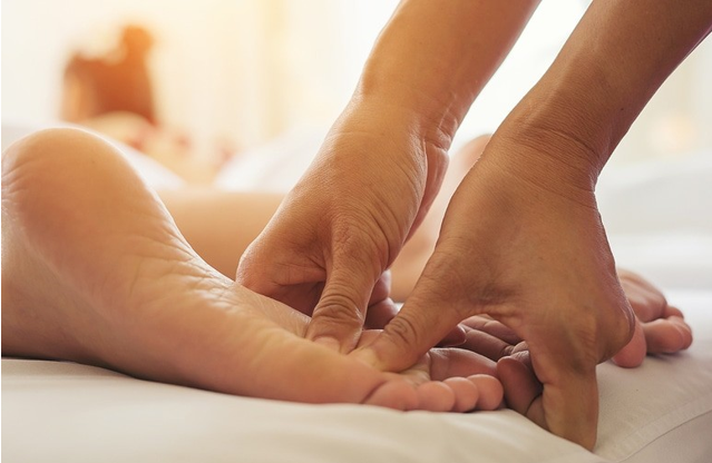 La Riflessologia Plantare e il Massaggio ai Piedi La Riflessologia Plantare e il Massaggio ai Piedi
