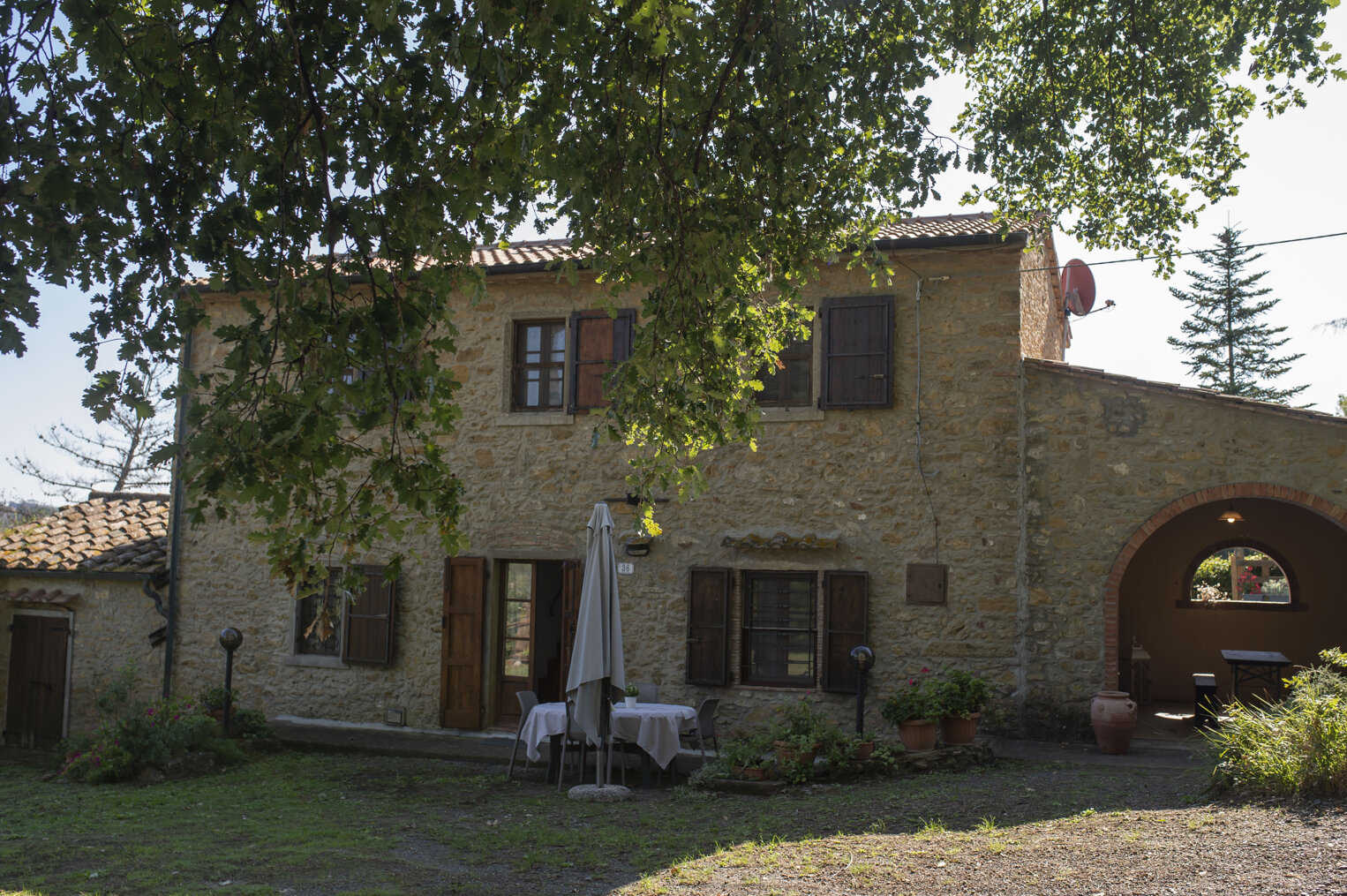 01 la quercia esterno.jpeg 01 la quercia esterno.jpeg