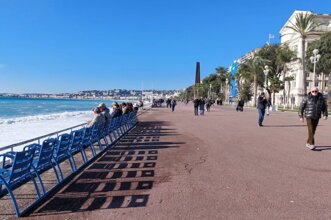 chaises-bleues-prom-nice-960x640.jpeg chaises-bleues-prom-nice-960x640.jpeg