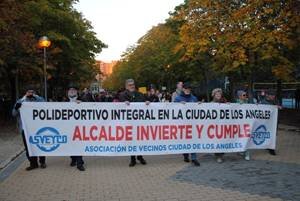 VECINOS DEL BARRIO DE CIUDAD DE LOS ÁNGELES SE MANIFESTARON PARA PEDIR UN POLIDEPORTIVO PÚBLICO COMPLETO