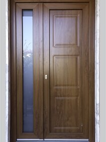 PORTONCINO PVC 2 ANTE portoncino in pvc a due ante. Anta piccola a vetro, anta grande bozzata. finitura Rovere PORTONCINO PVC 2 ANTE portoncino in pvc a due ante. Anta piccola a vetro, anta grande bozzata. finitura Rovere