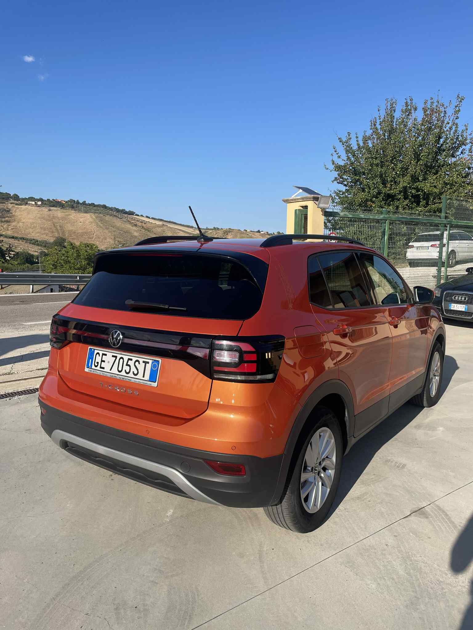volkswagen-t-cross-1.0tsi-style-sport-110cv-euro6---2021---arancione-(2).jpeg