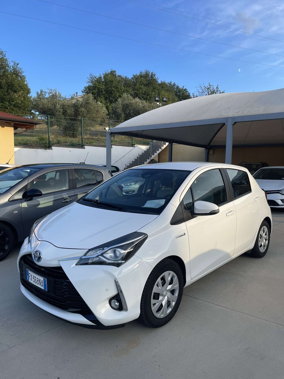 toyota yaris 3°serie 1.5hybrid business 73cv euro6 - 2019 - bianco - ca,bio automatico (2).jpeg