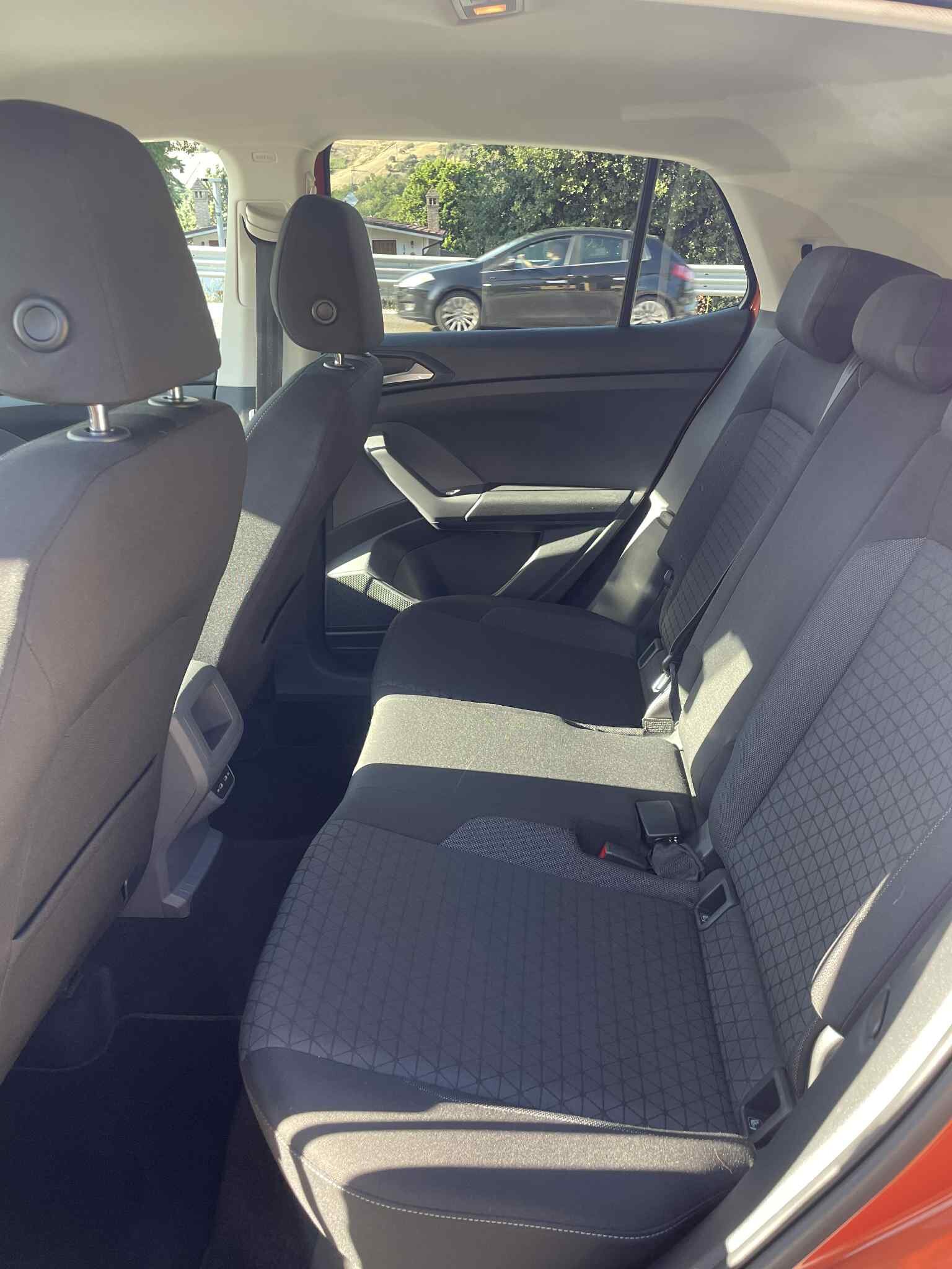 volkswagen-t-cross-1.0tsi-style-sport-110cv-euro6---2021---arancione-(8).jpeg