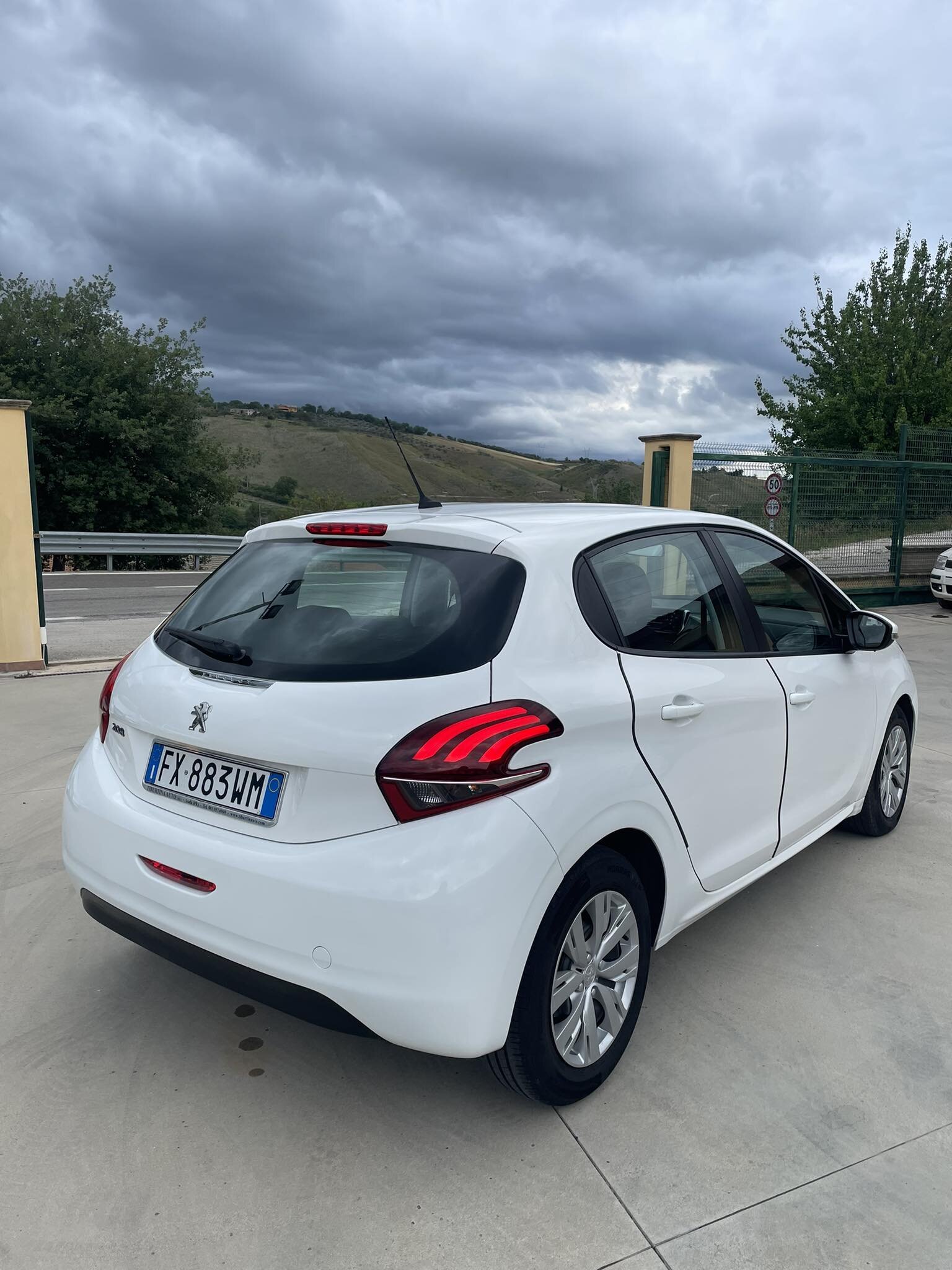 peugeot-208-1.5bluehdi-100cv-euro6---bianco---2019-(2).jpeg
