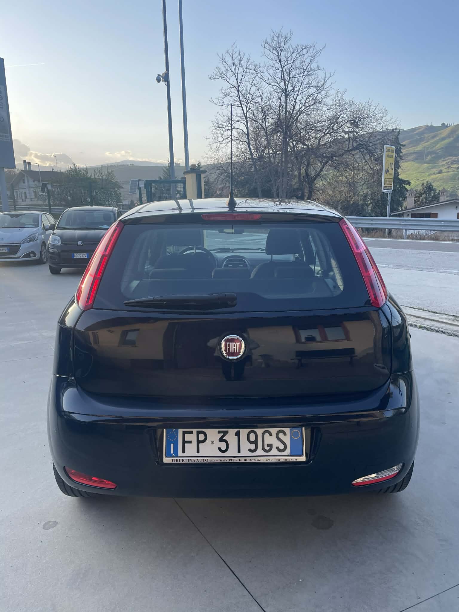 fiat-punto-4°serie-1.3mjt-street-95cv-euro6---2018---nero-(7).jpeg