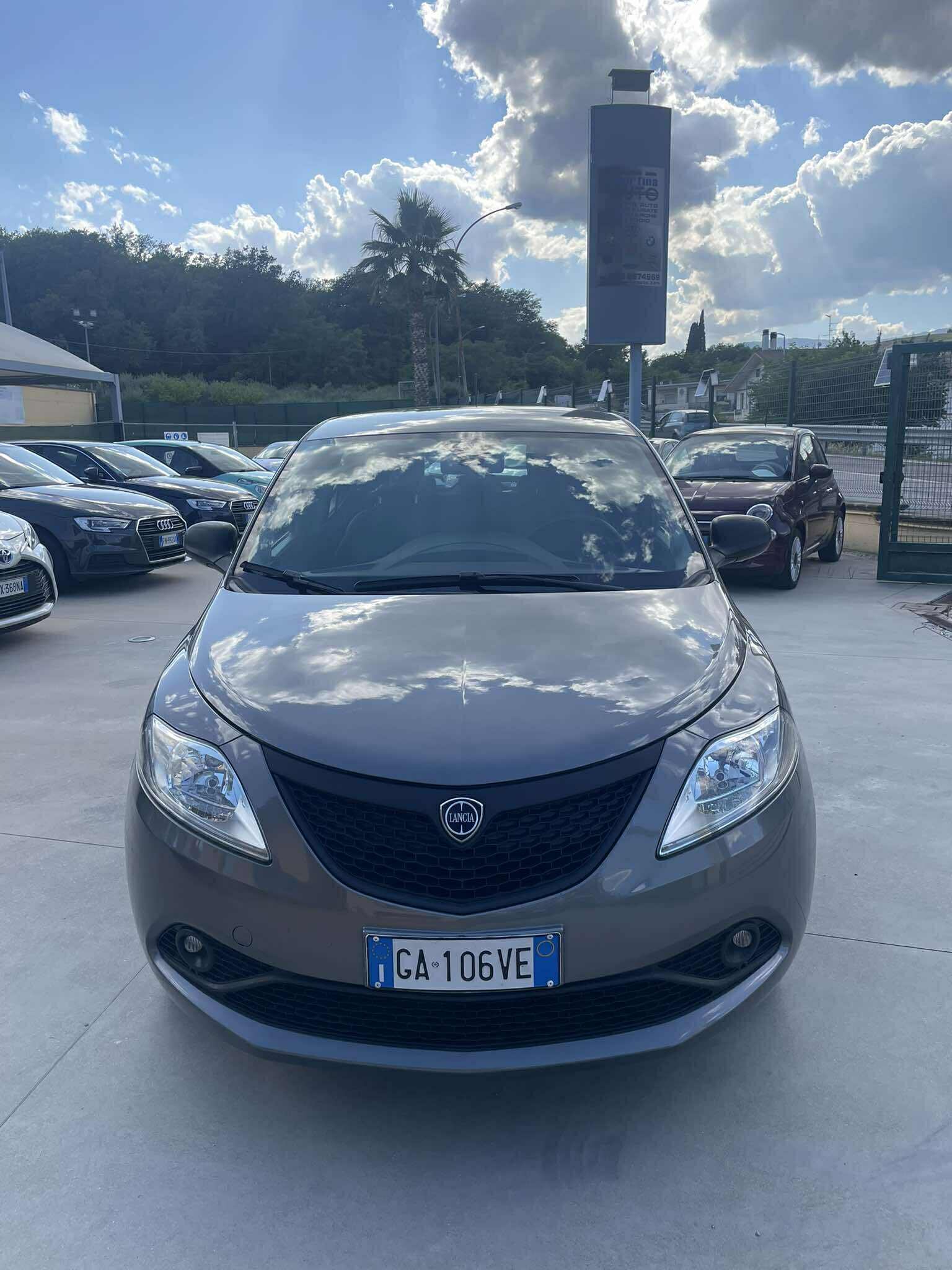 lancia-ypsilon-1.2gpl-ecochic-69cv-euro6---2020---grigio-(7).jpeg
