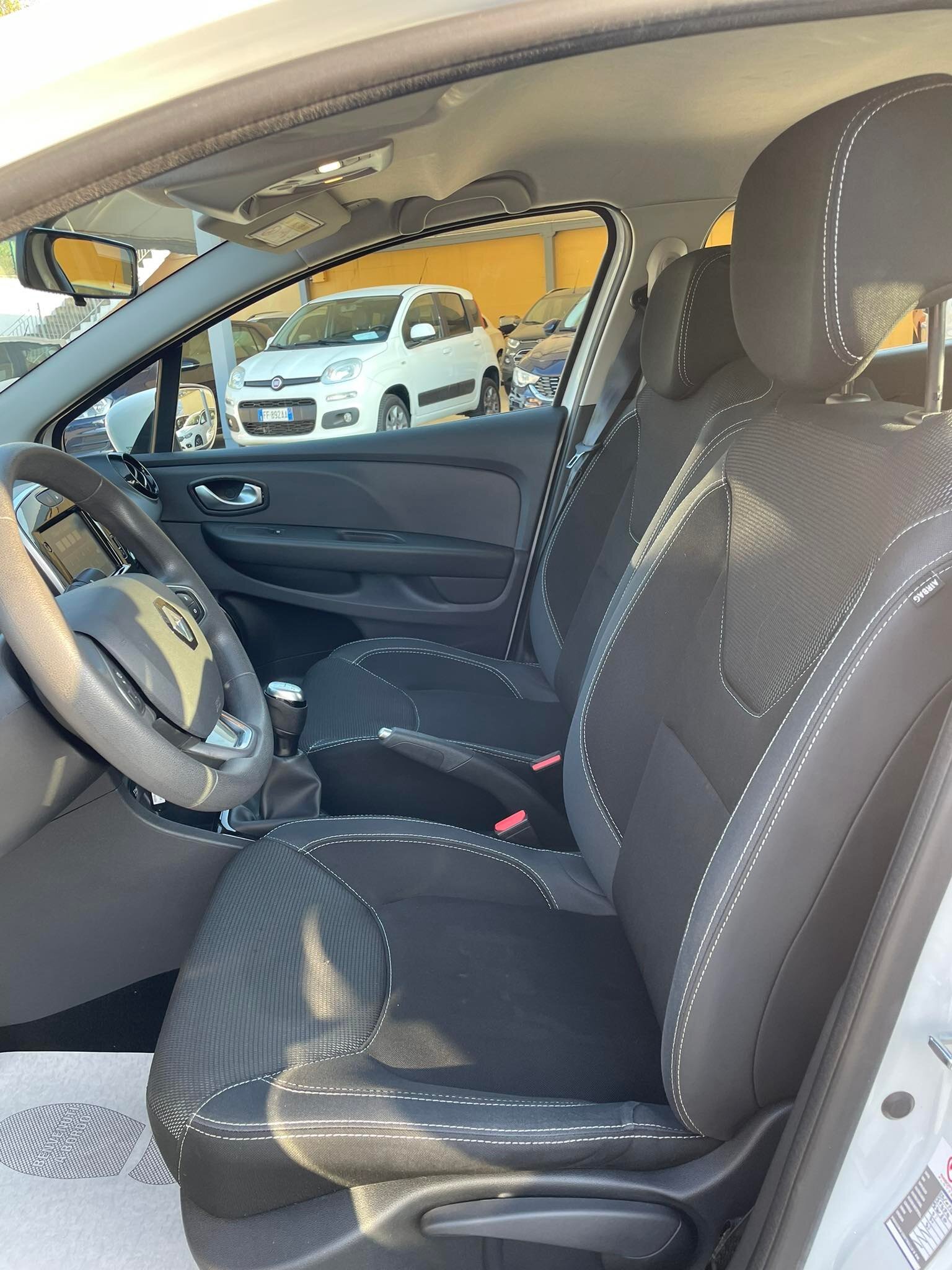renault-clio-sw-4°-serie-1.5dci-business-75cv---euro6---2018---bianco-(2).jpeg