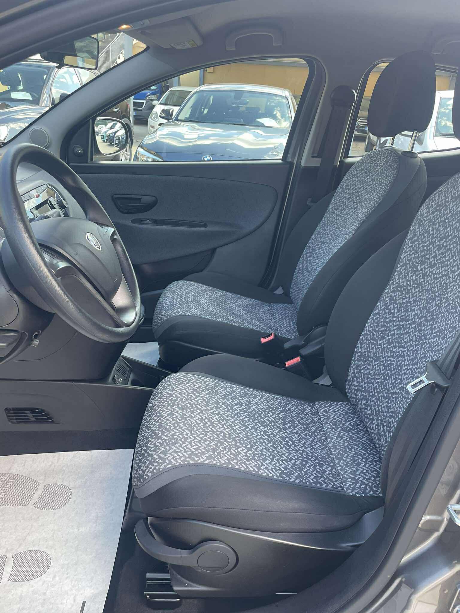 lancia-ypsilon-1.2gpl-ecochic-69cv-euro6---2020---grigio-(5).jpeg