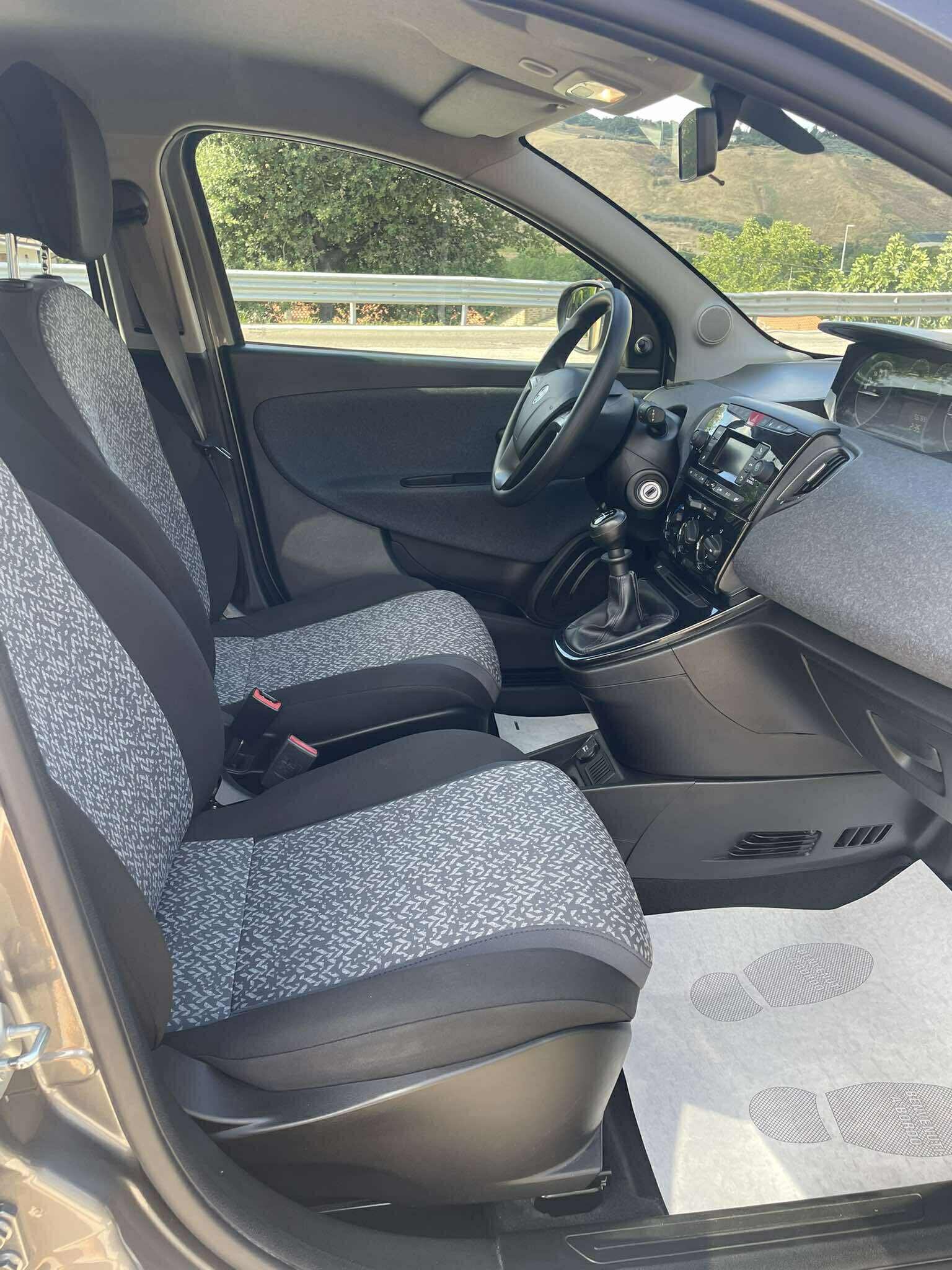 lancia-ypsilon-1.2gpl-ecochic-69cv-euro6---2020---grigio-(6).jpeg