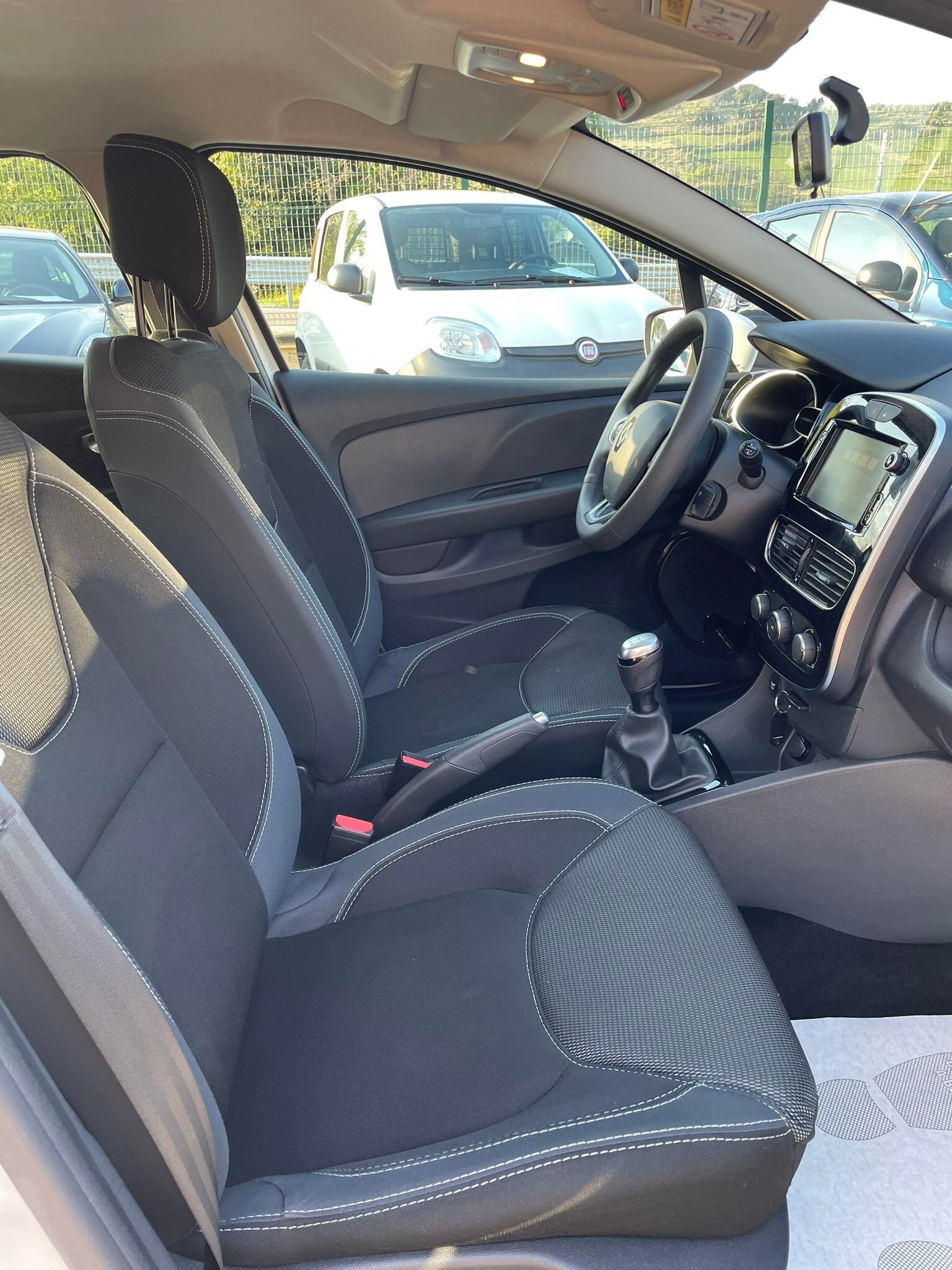 renault-clio-sw-4°-serie-1.5dci-business-75cv---euro6---2018---bianco-(4).jpeg